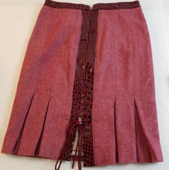 Rare Burgundy Women's Red Bebe 3pc embossed Skirt Suit Set Sz 00 small - Picture 3 of 5